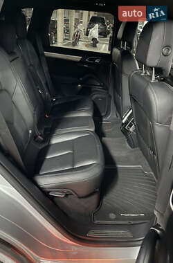 Внедорожник / Кроссовер Porsche Cayenne 2013 в 