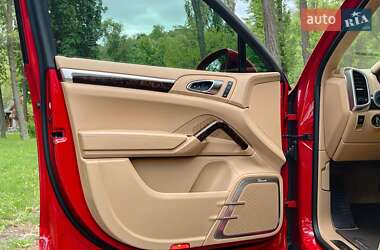 Позашляховик / Кросовер Porsche Cayenne 2015 в 