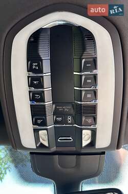 Позашляховик / Кросовер Porsche Cayenne 2012 в 