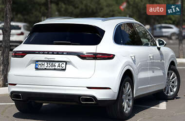 Внедорожник / Кроссовер Porsche Cayenne 2017 в 