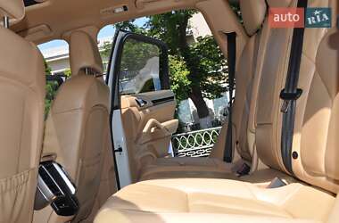 Внедорожник / Кроссовер Porsche Cayenne 2012 в 