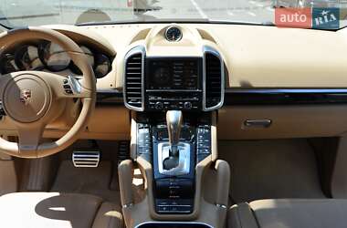 Внедорожник / Кроссовер Porsche Cayenne 2012 в 