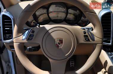 Внедорожник / Кроссовер Porsche Cayenne 2012 в 