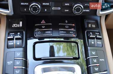 Внедорожник / Кроссовер Porsche Cayenne 2012 в 