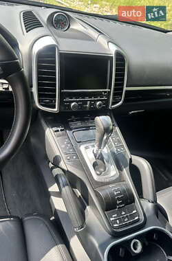 Позашляховик / Кросовер Porsche Cayenne 2011 в 