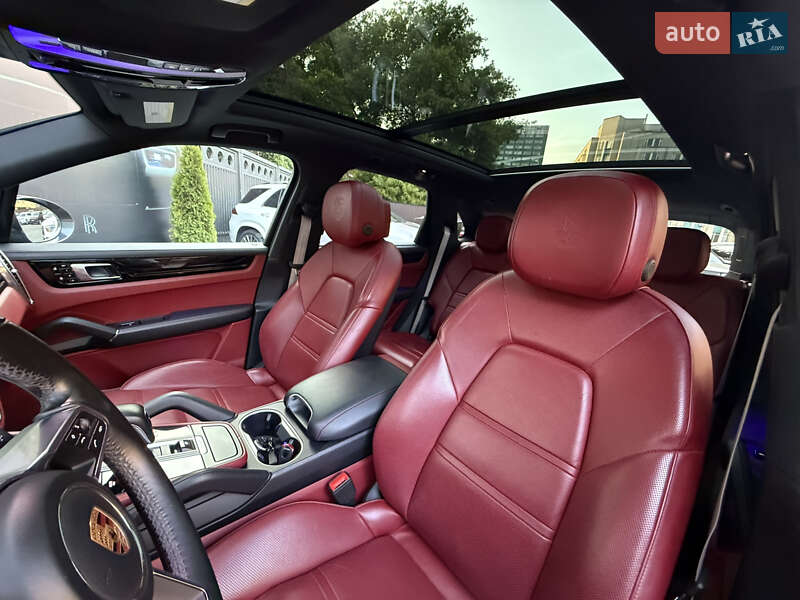 Внедорожник / Кроссовер Porsche Cayenne 2019 в Киеве