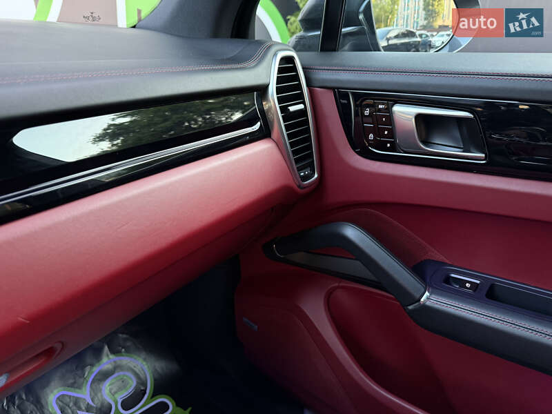 Внедорожник / Кроссовер Porsche Cayenne 2019 в Киеве