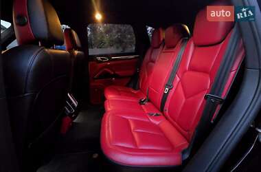 Позашляховик / Кросовер Porsche Cayenne 2011 в 
