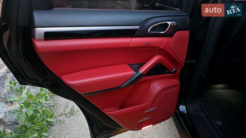 Внедорожник / Кроссовер Porsche Cayenne 2011 в Полтаве