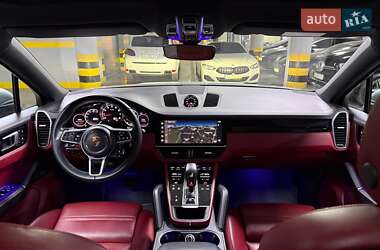 Внедорожник / Кроссовер Porsche Cayenne 2021 в 