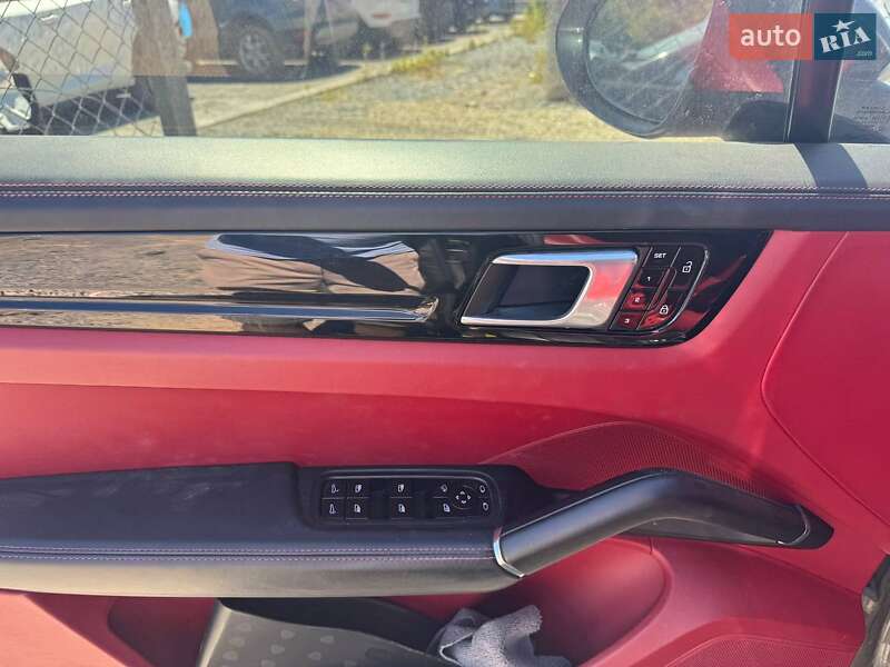 Позашляховик / Кросовер Porsche Cayenne 2019 в Львові