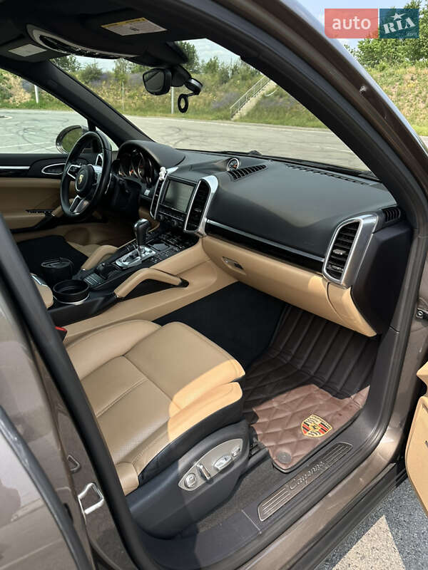 Внедорожник / Кроссовер Porsche Cayenne 2015 в Полтаве