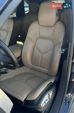 Внедорожник / Кроссовер Porsche Cayenne 2013 в 