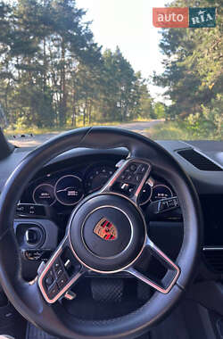 Внедорожник / Кроссовер Porsche Cayenne 2019 в 