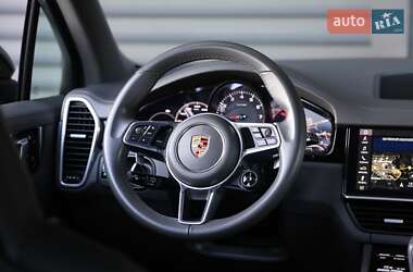 Позашляховик / Кросовер Porsche Cayenne 2019 в 