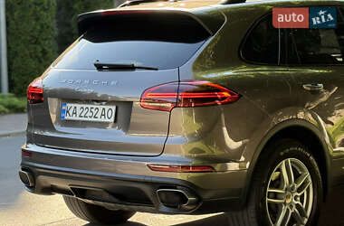 Позашляховик / Кросовер Porsche Cayenne 2015 в 