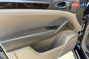 Внедорожник / Кроссовер Porsche Cayenne 2011 в 