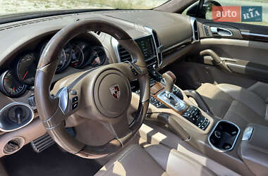 Внедорожник / Кроссовер Porsche Cayenne 2011 в 