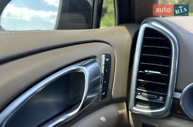 Внедорожник / Кроссовер Porsche Cayenne 2011 в 