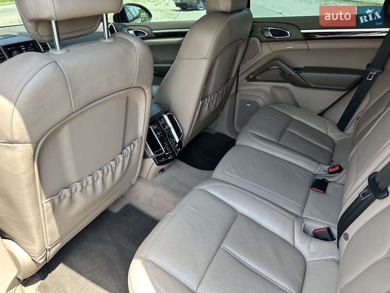 Внедорожник / Кроссовер Porsche Cayenne 2011 в Днепре