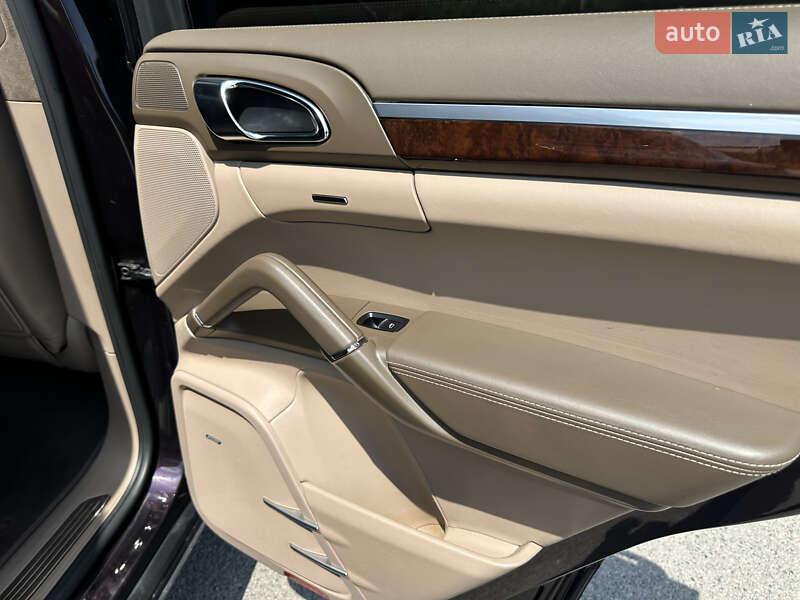 Внедорожник / Кроссовер Porsche Cayenne 2011 в Днепре