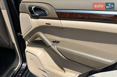 Внедорожник / Кроссовер Porsche Cayenne 2011 в 