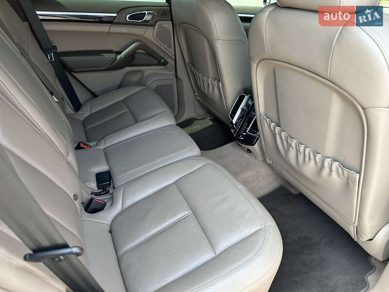 Внедорожник / Кроссовер Porsche Cayenne 2011 в Днепре