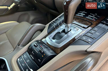 Внедорожник / Кроссовер Porsche Cayenne 2011 в 