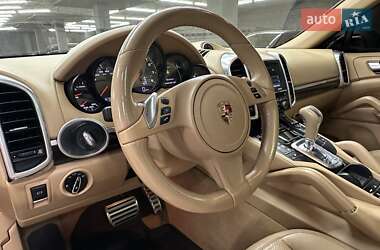 Внедорожник / Кроссовер Porsche Cayenne 2014 в 