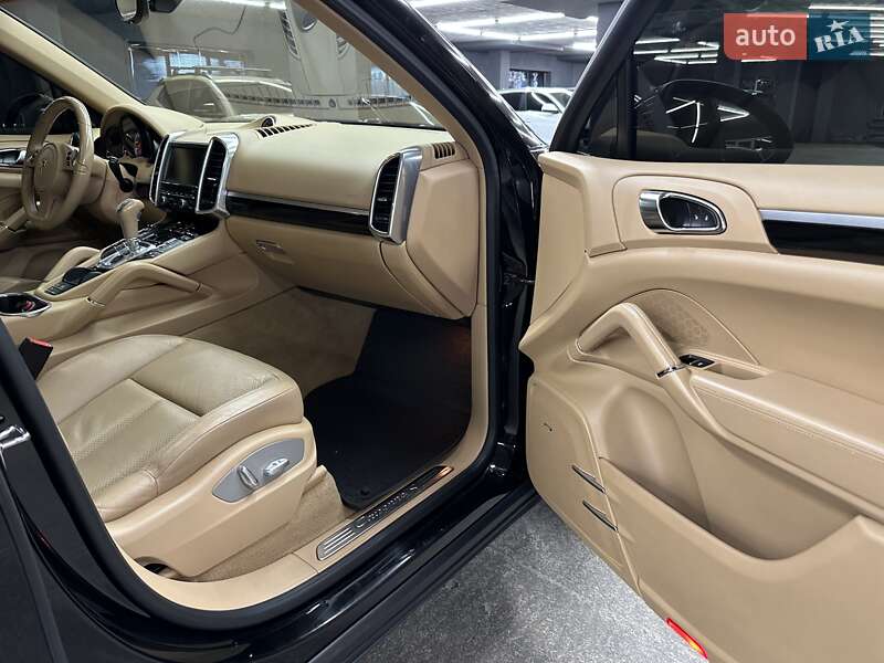 Позашляховик / Кросовер Porsche Cayenne 2014 в Харкові