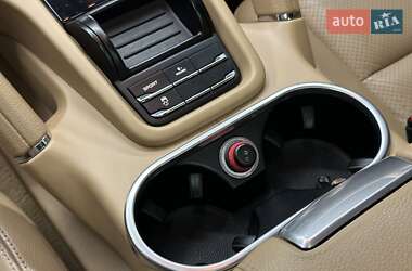 Внедорожник / Кроссовер Porsche Cayenne 2014 в 