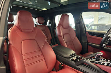 Позашляховик / Кросовер Porsche Cayenne 2022 в 