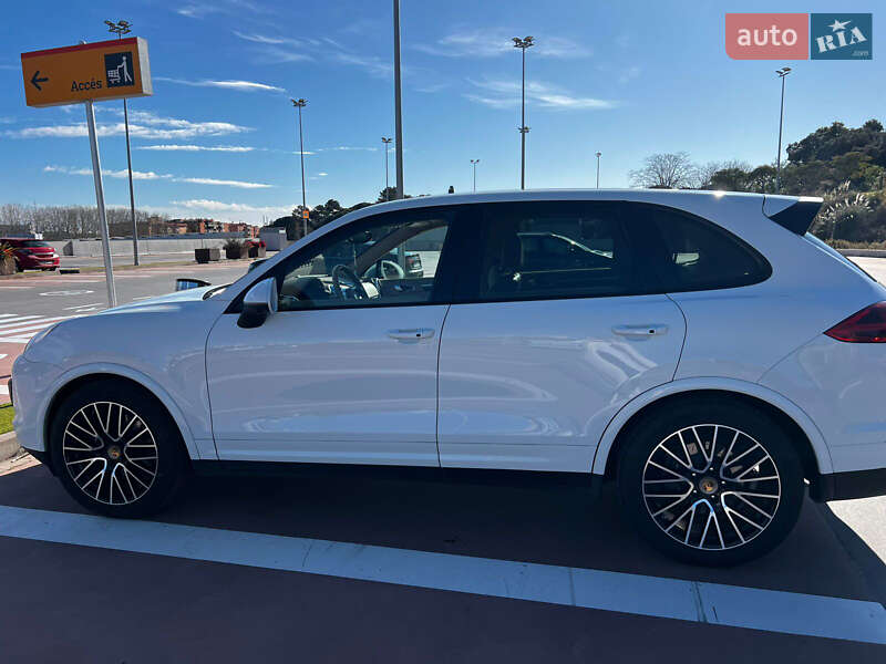 Позашляховик / Кросовер Porsche Cayenne 2016 в Дніпрі