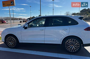 Внедорожник / Кроссовер Porsche Cayenne 2016 в 