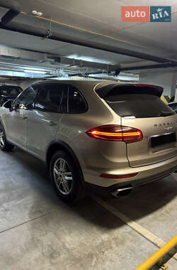 Внедорожник / Кроссовер Porsche Cayenne 2015 в 