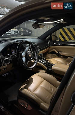 Внедорожник / Кроссовер Porsche Cayenne 2015 в 