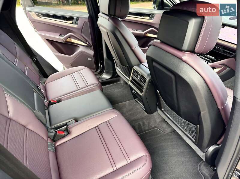Внедорожник / Кроссовер Porsche Cayenne 2024 в Киеве