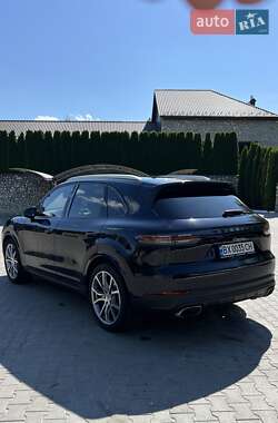 Внедорожник / Кроссовер Porsche Cayenne 2018 в 