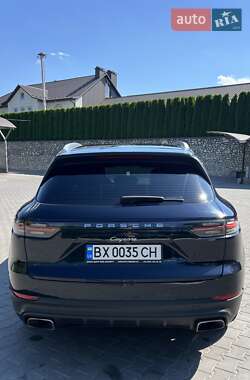 Внедорожник / Кроссовер Porsche Cayenne 2018 в 