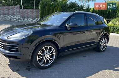 Внедорожник / Кроссовер Porsche Cayenne 2018 в 