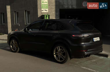 Внедорожник / Кроссовер Porsche Cayenne 2018 в 