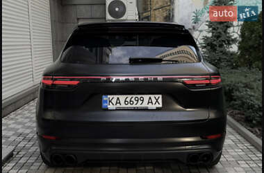 Внедорожник / Кроссовер Porsche Cayenne 2018 в 