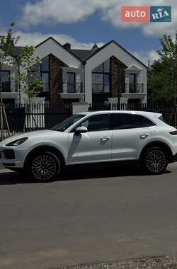 Внедорожник / Кроссовер Porsche Cayenne 2020 в 