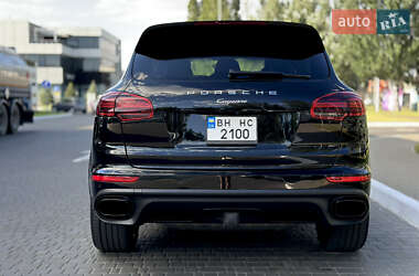 Внедорожник / Кроссовер Porsche Cayenne 2016 в 