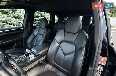 Внедорожник / Кроссовер Porsche Cayenne 2016 в 