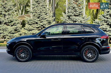 Внедорожник / Кроссовер Porsche Cayenne 2016 в 