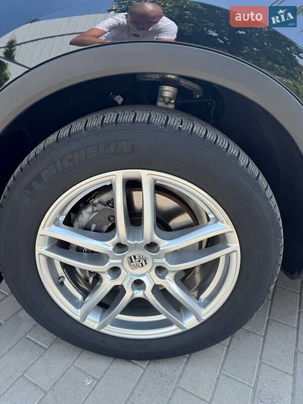 Внедорожник / Кроссовер Porsche Cayenne 2015 в Горохове