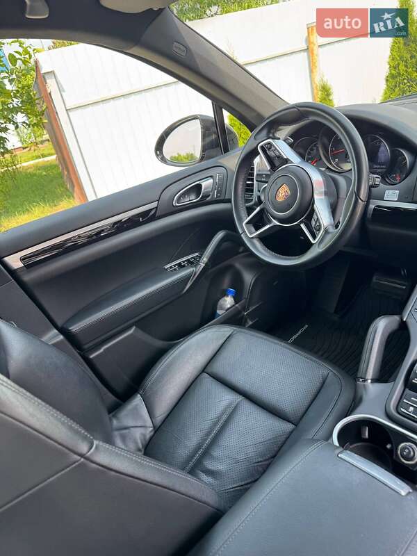 Внедорожник / Кроссовер Porsche Cayenne 2015 в Горохове
