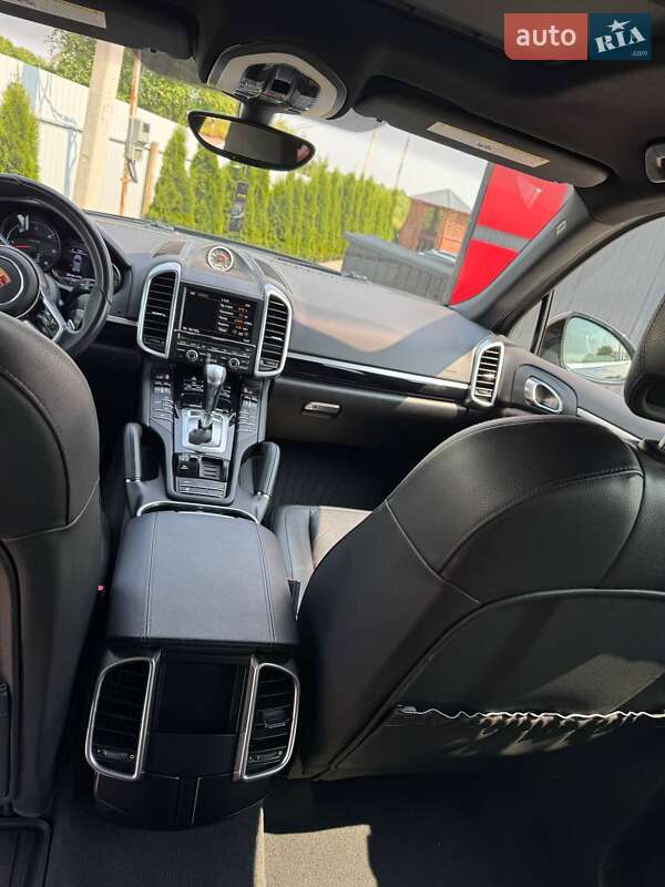 Внедорожник / Кроссовер Porsche Cayenne 2015 в Горохове