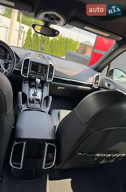 Позашляховик / Кросовер Porsche Cayenne 2015 в 
